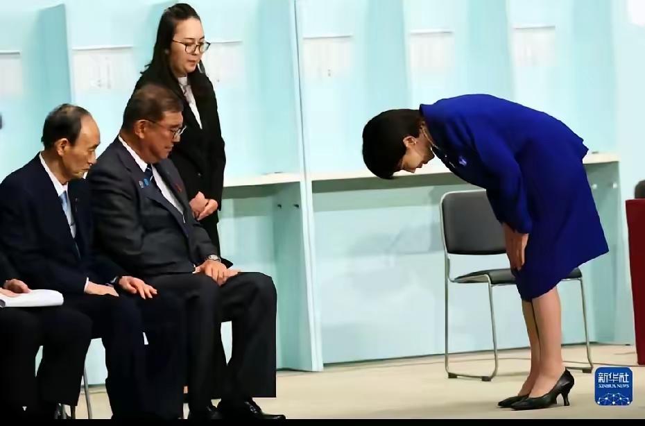 全日本都找不到第二个这种奇葩！高市早苗上台仅一个月，但每天造出来的事迹都能惊天动
