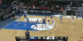 中国男篮球星张镇麟终于活过来了！在今天进行的中国男篮和中国台北男篮的焦点战中，当