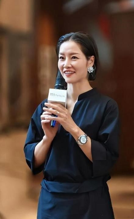 李娜简直就像个豪门贵妇，优雅高贵让人看了都心动
