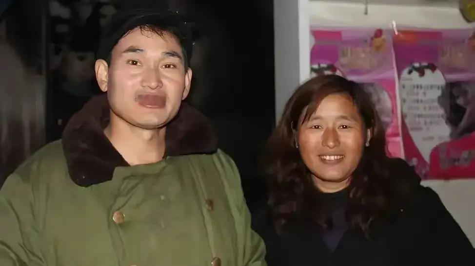 朱之文对着镜头说，哪怕自己唱到春晚，也不会丢下陪他啃了四十年馒头的王玉华。这话