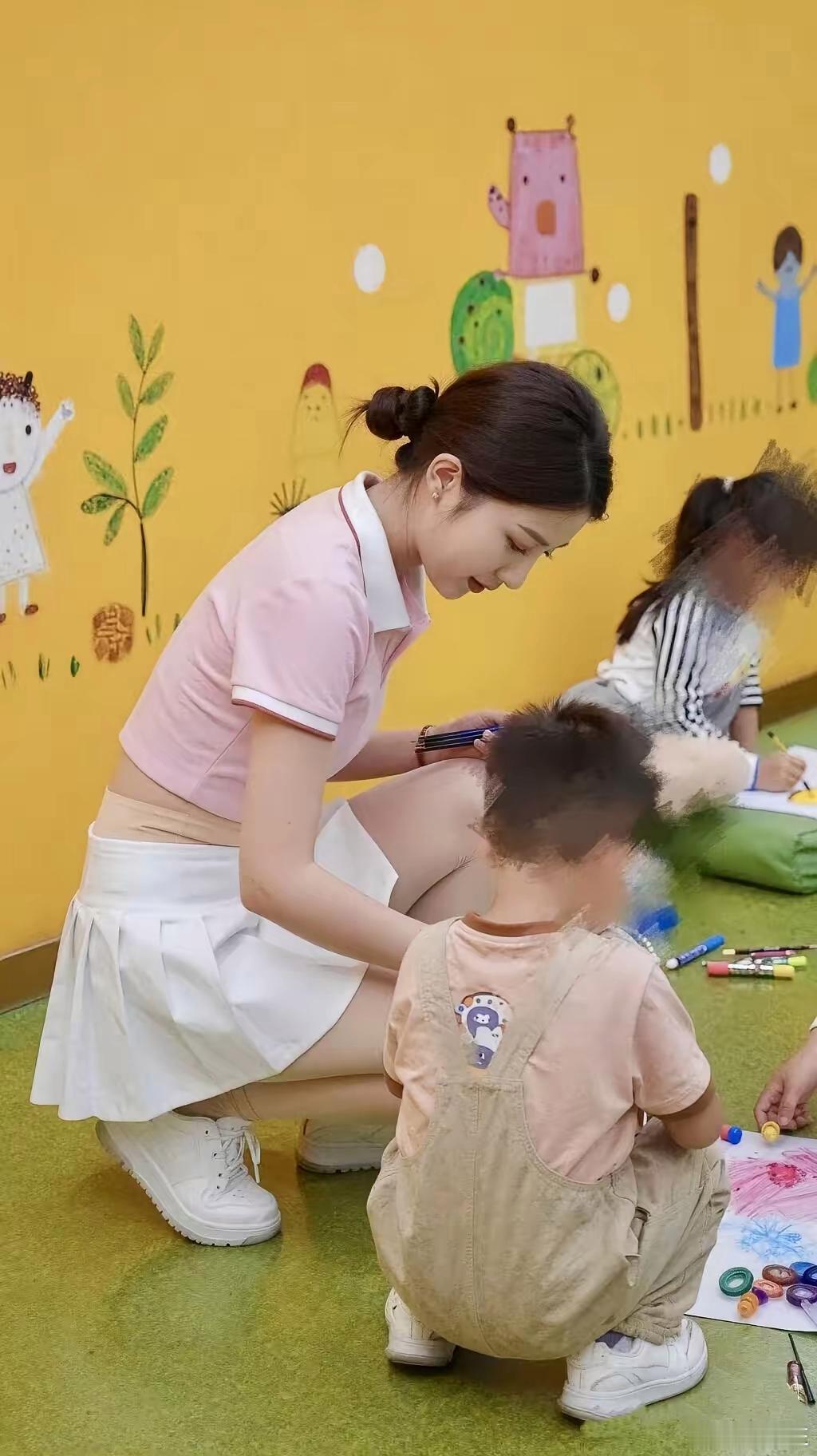 发现一个漂亮的幼师。