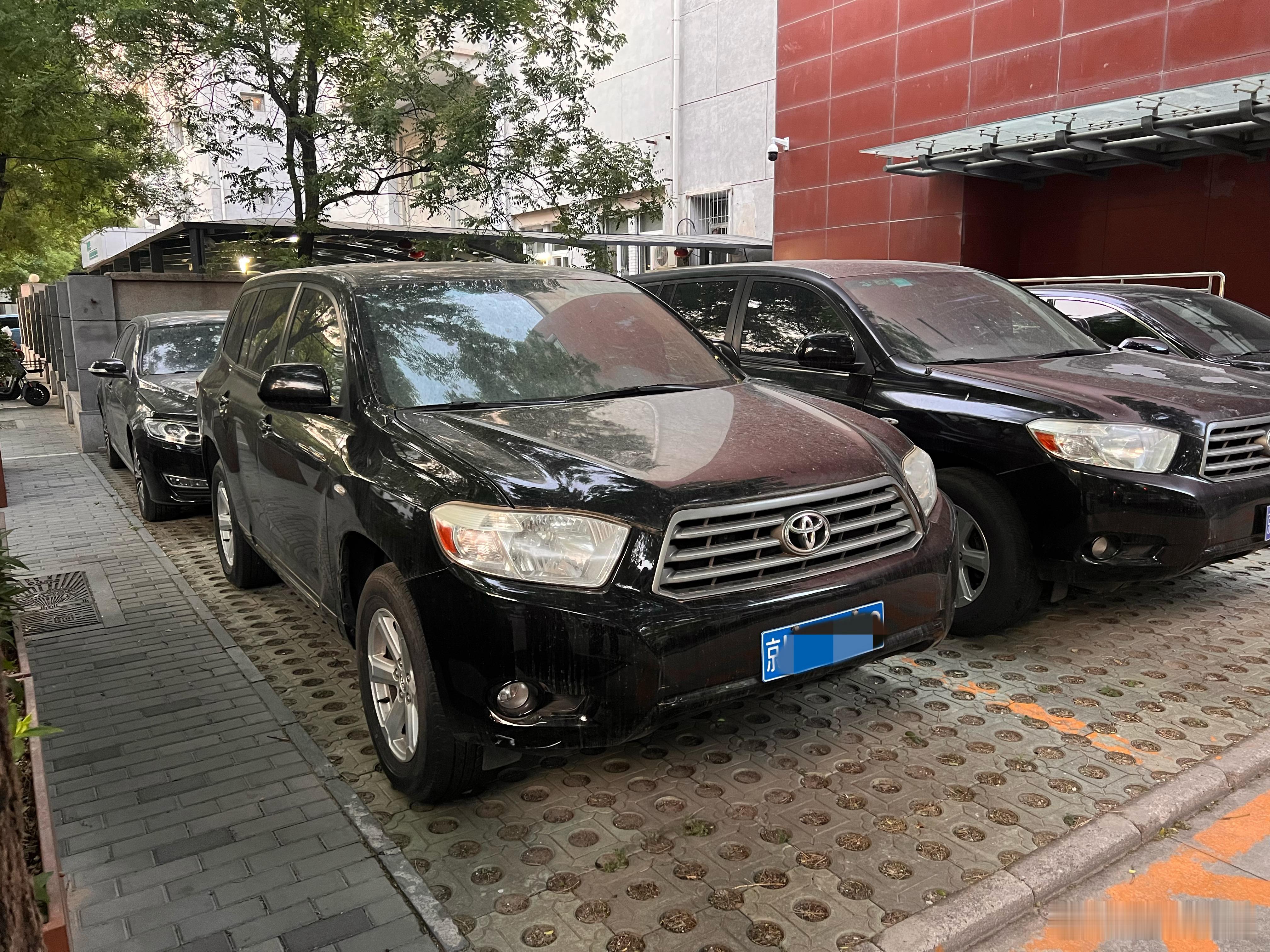 当年的狠角色——毫不起眼的丰田丐版汉兰达but是3.5V6四驱的……在当年堪称