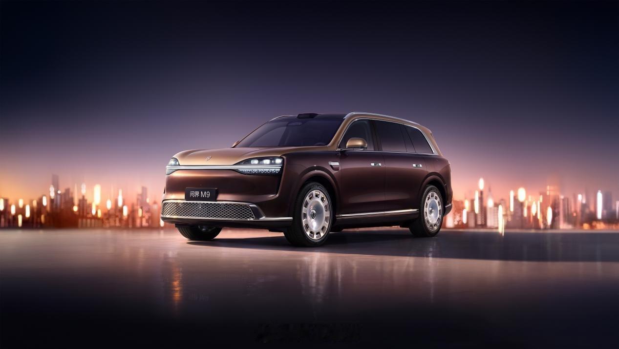 问界M9这次升级，我看完有个挺强烈的感觉：华为这是在用“技术复利”碾压整个行业的