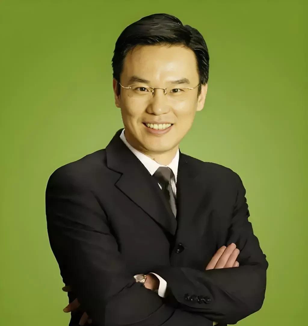 张羽，北京人毕业于北京大学国际关系学院曾经的央视主持人现年56岁是最成