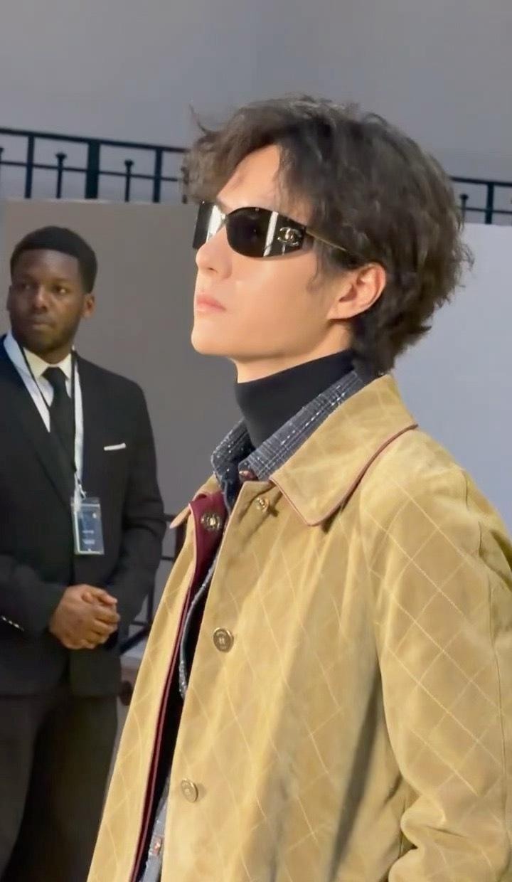 王一博王一博王一博王一博香奈儿品牌形象大使王一博戴眼镜太酷啦不愧是香