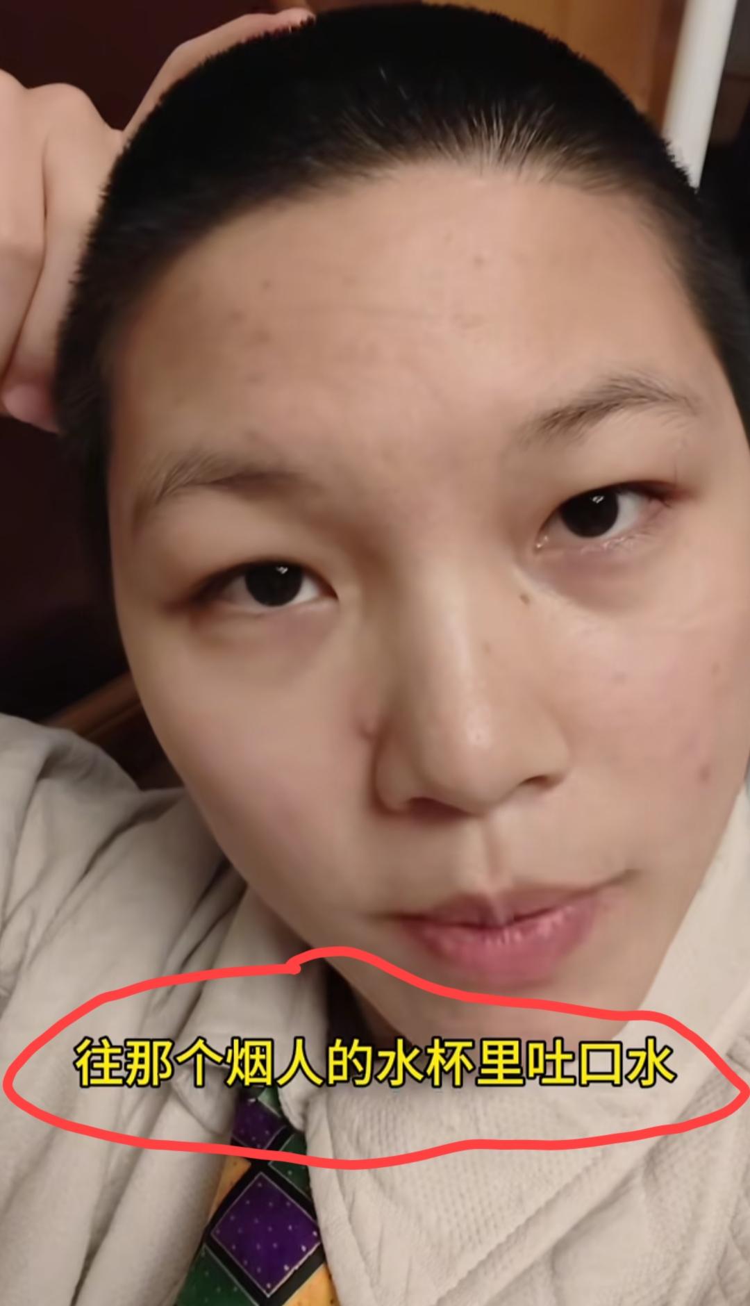 禁烟女博主发视频称:如果有人在公共场所吸烟，我就有权利往他的水杯里吐口水，甚至他