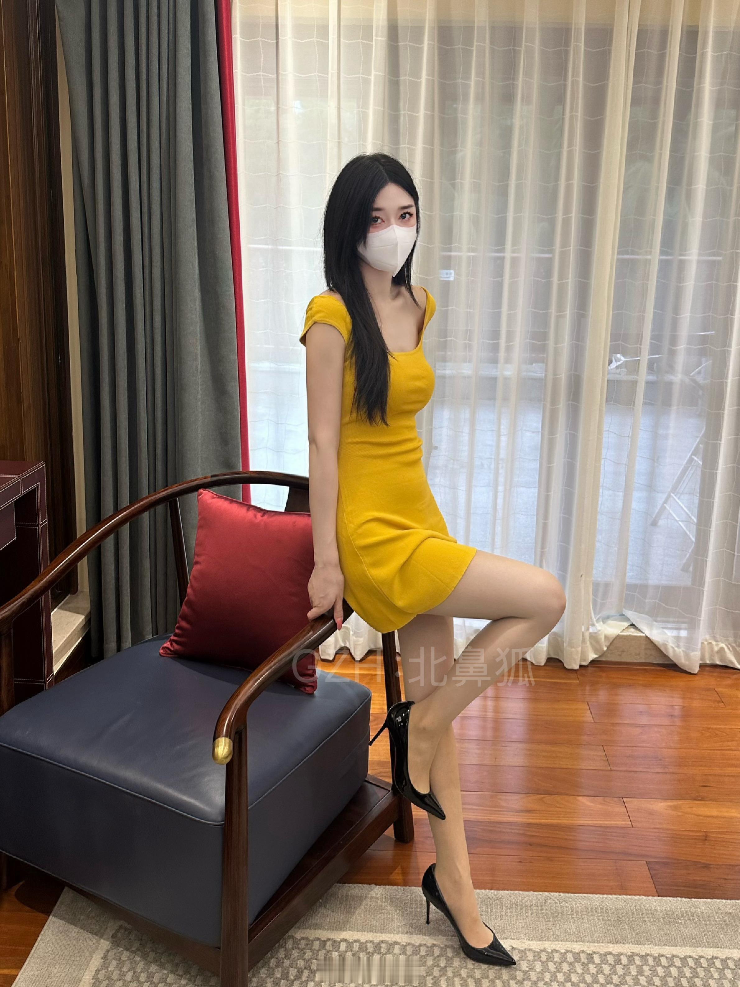 黄色战裙涞觅润丝