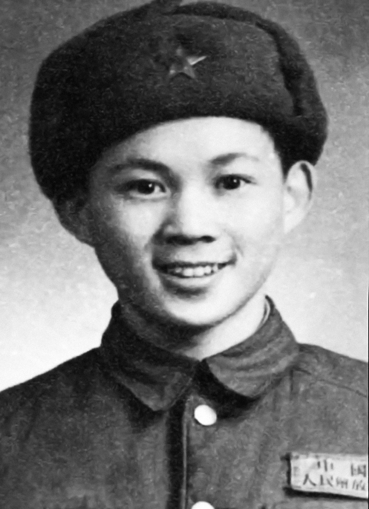 为了参军“不择手段”，当年这两个娃娃兵，几十年都成了国家功臣。1949年，新