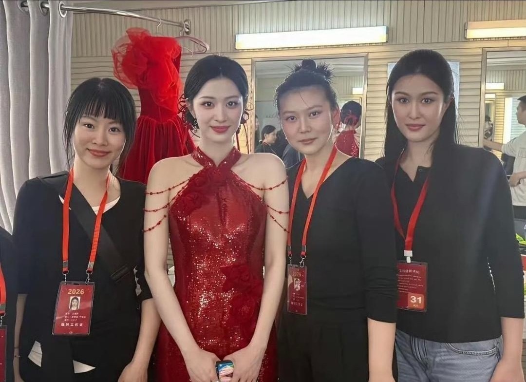 王楚然这颜值⁠也‎太顶⁠了‏，‎‍‎跟普‎‌通人站一起，‍感觉都不在一个图层​