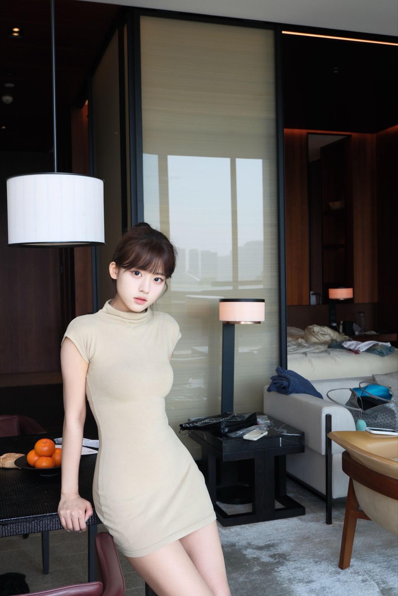 晒图笔记大赛看看气质女神的穿着搭配吧晒出相册最喜欢的一张照片手机摄影街拍人文