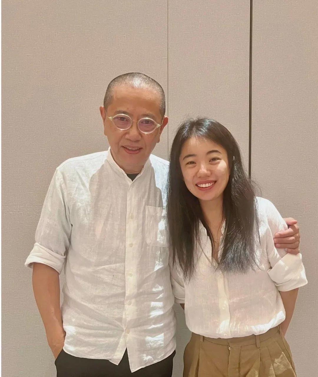 现在播客是真火。很多人都在播客领域里发声，而减少了在其他平台的讨论。蒋方舟，