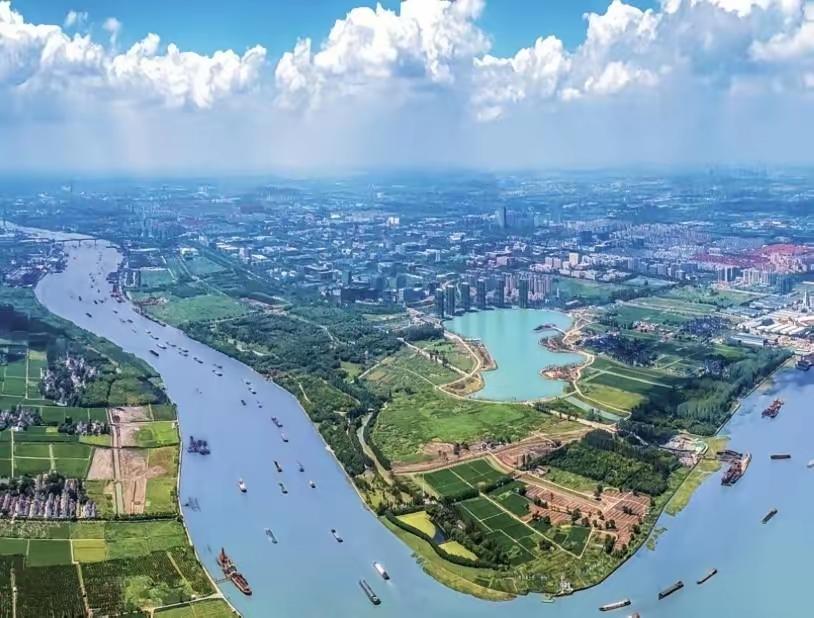 最经典的职场联姻图谱：一，大厂程序员与大厂产品经理二，投行精英与咨询顾问三