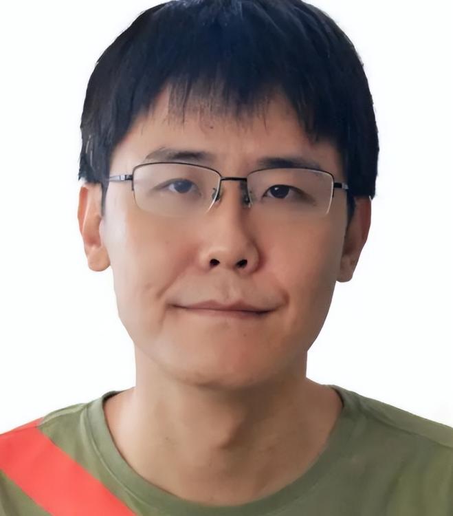 2002年2月23日下午1点10分，北京动物园熊山，两只黑熊突然口吐白沫倒地惨叫