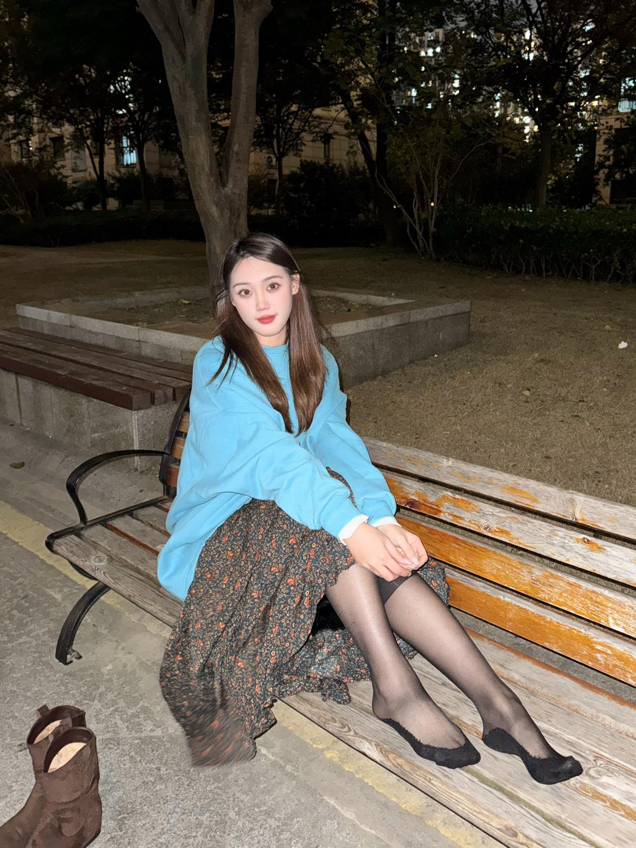 宝藏歌单小区一角也有美丽风景长椅拍照