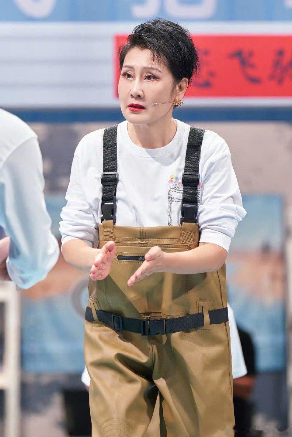 张凯丽内娱活人张凯丽绝对是内娱活人代表！针对大家讨论她炒菜放醋多，亲自上线回