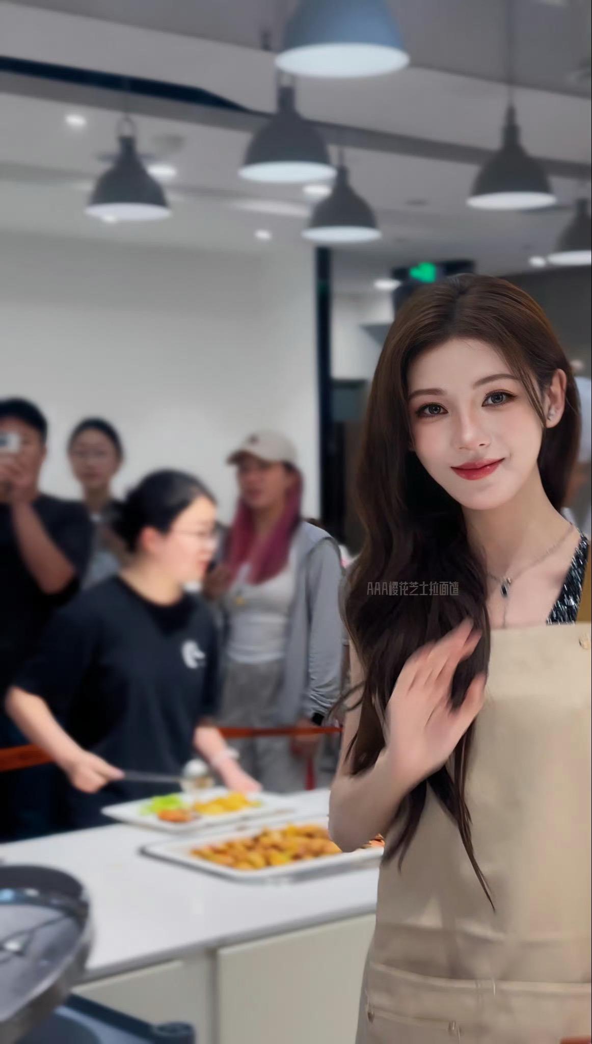 女神级别的 明媚的姐姐