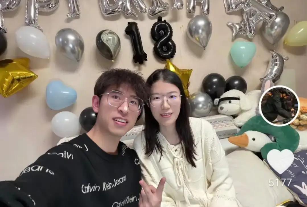 斌子两口子前脚还在合租房里啃泡面，后脚就搬进朝阳大落地窗，特斯拉钥匙往桌上一甩，