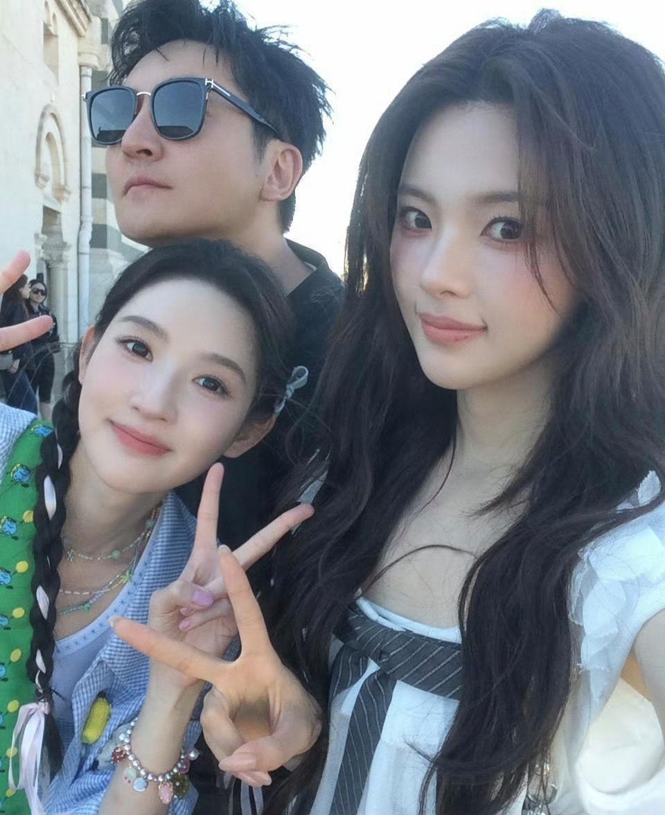 1.杨超越性格乖巧听话，一心只想踏实赚钱，没有多余心思。她嘴巴甜、情商高、懂得为