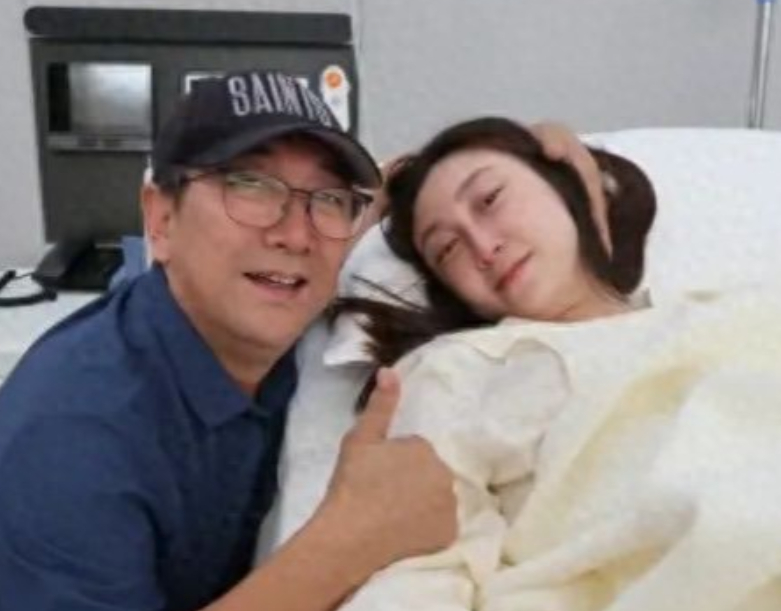 直到我在产房外看到邹阳的爸妈，这才恍然大悟，明白了水亦诗为何会坚定不移地选择邹阳