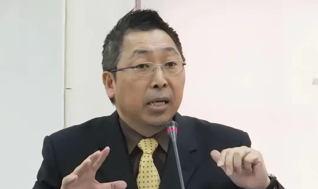 5月17日，台湾名嘴唐湘龙说：相比于新华社拍的解放军照片，大陆的朋友更喜欢看法新