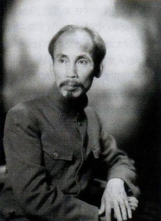 1960年，胡志明来到北京会见毛主席，胡志明提出，希望邀请“叶老”到越南去做客游