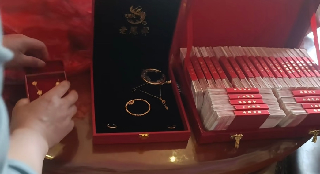 我家是江苏无锡的！最近我一朋友家的事儿，真让我开了眼。他家弟媳妇是甘肃的，前几天