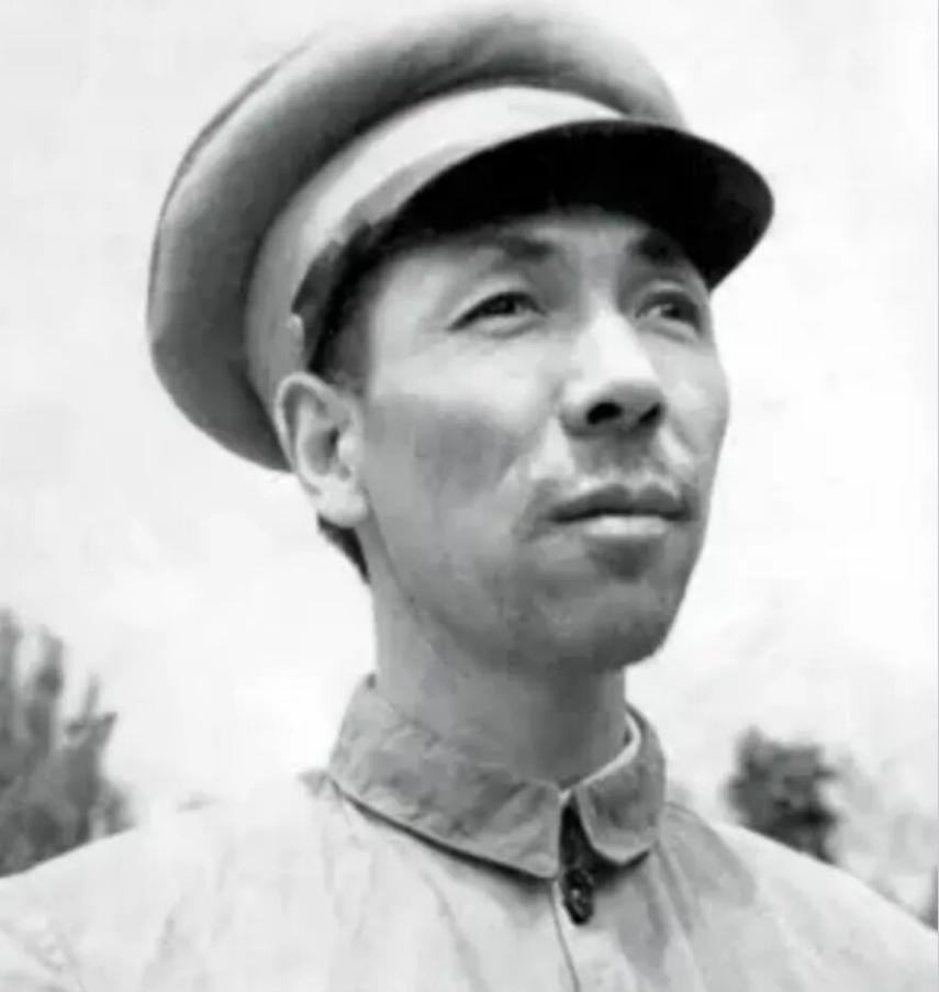 他是陕北红军重要代表人物，建国初期转入地方工作，因此1955年没有授衔。先后