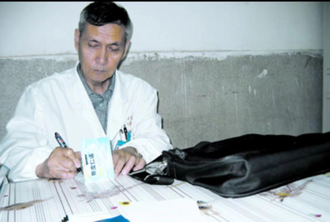 🌞1999年，武汉医生桂希恩，听说河南文楼村的村民都得了一种要命的"怪病"