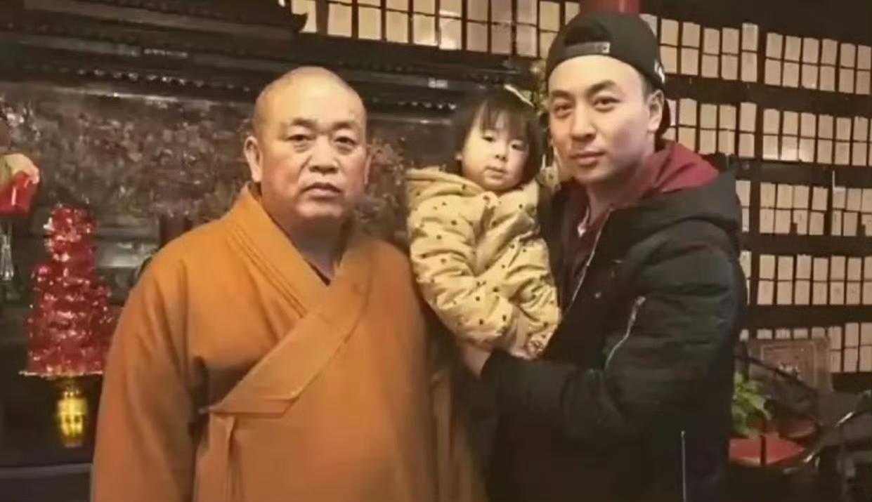 释小龙居然是释永信的徒弟，这倒是挺意外啊！这几天，少林寺释永信不是出事了嘛，