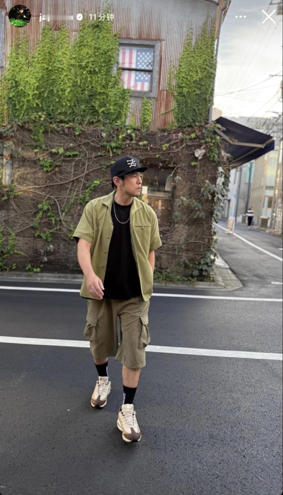 周杰伦日本随拍，街溜子气质无敌了，张张都像街拍大片，人帅就是没办法啊，尤其是