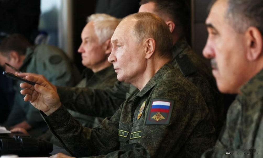 熟悉克里姆林宫的人都知道，这身军装衣服意味着什么——意味着“政治谈判时间”开始结