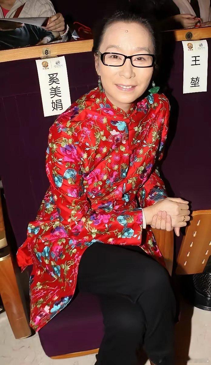 婆婆跟我说过，奚美娟的面相非常不好，看起来就不是好人没想到，还真被她说中了！让前