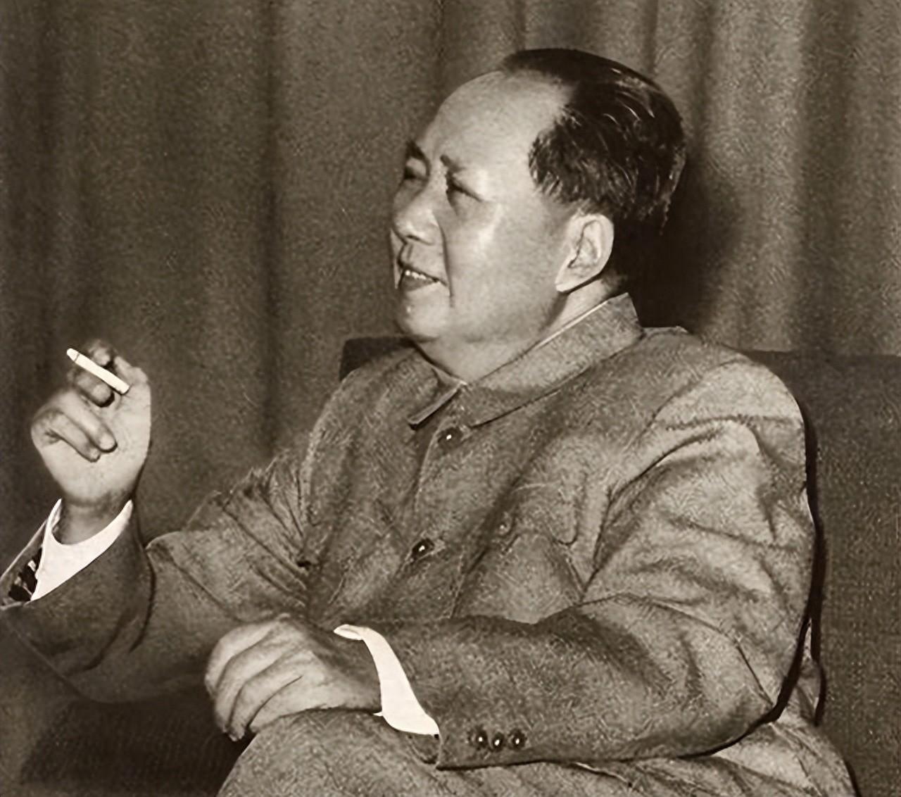 毛主席能活到83岁，在当年算是高龄，但他的保健医生却说：“按医学标准，主席原本根