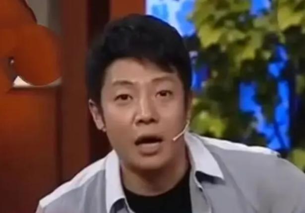 1993年，撒贝宁进央视不久，有一次，在楼道上遇到了领导，他恭恭敬敬的问好：“领