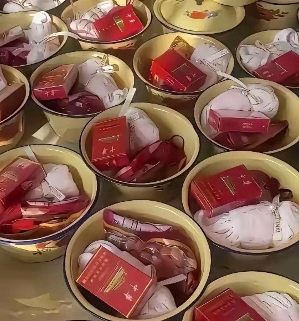 碰到这种席，你准备随多少礼？就认识烟，其他的是什么你知道吗？