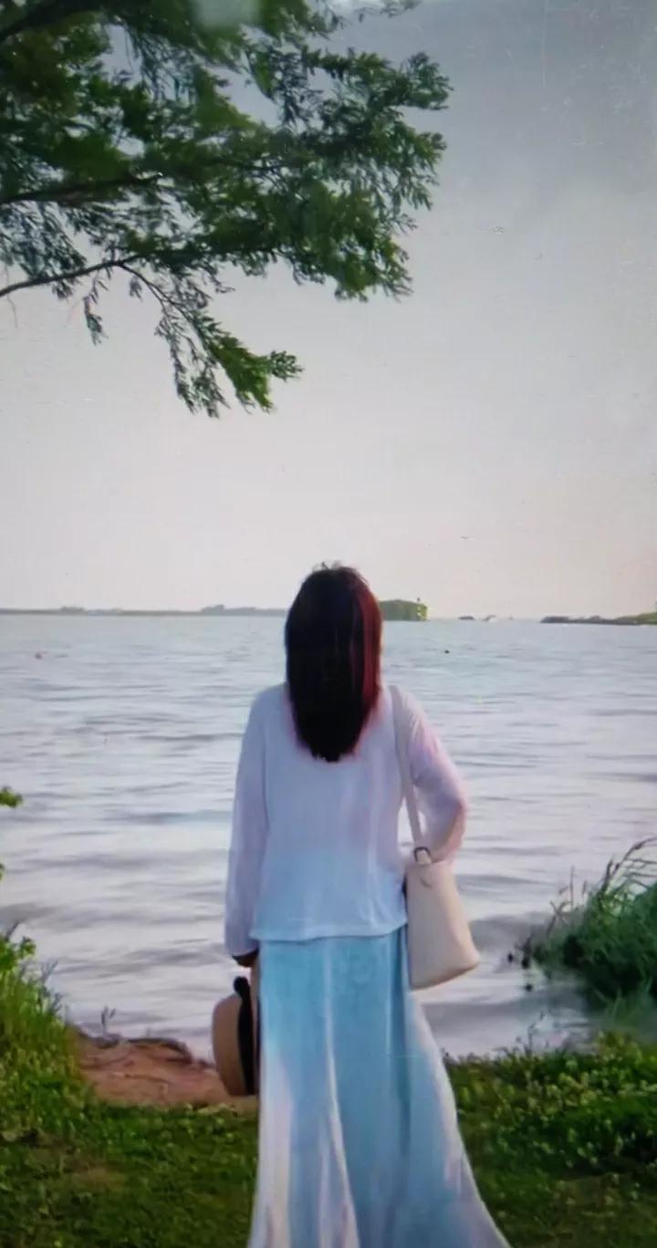 发现自己一点出息没有，最近和老公闹点不愉快，一个人自驾出去散散心，家里一切事也不