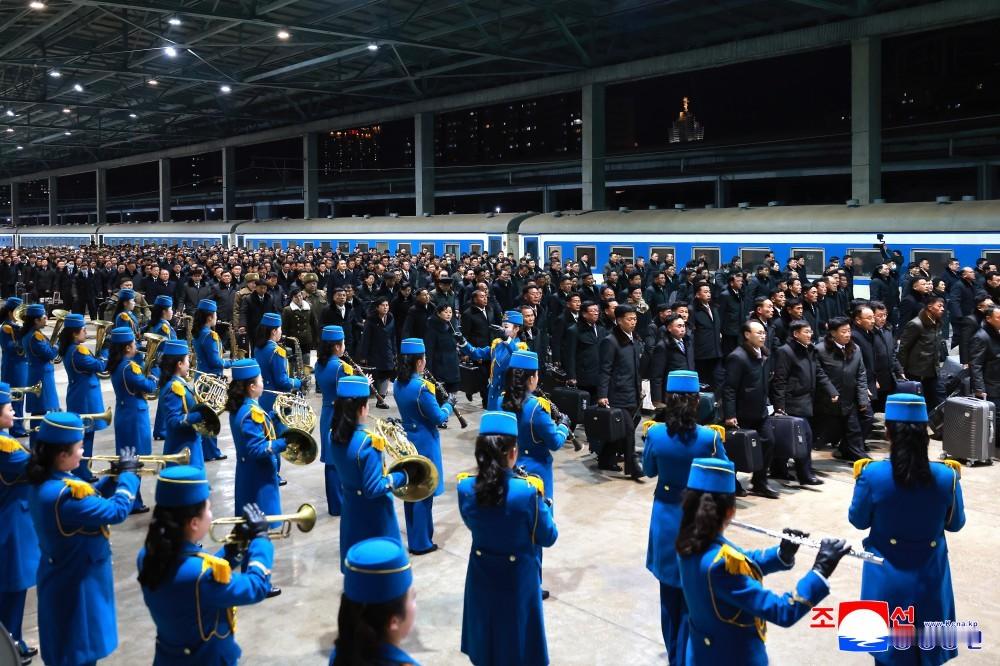🔴【朝鲜劳动党第九次代表大会代表抵达革命首都平壤】在全体党员和全国人民的巨大期