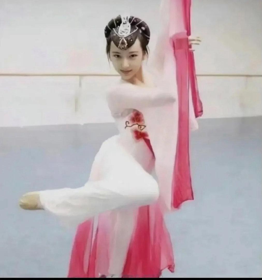 程潇幼年期和完全体比如何？
