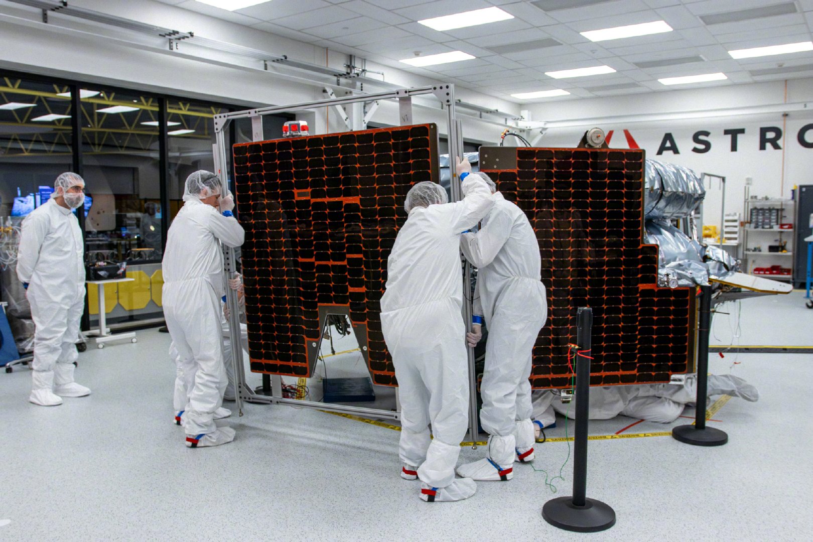未来30个月内，NASA打算在月球表面硬生生砸出多达21次登陆。平均每40天，就