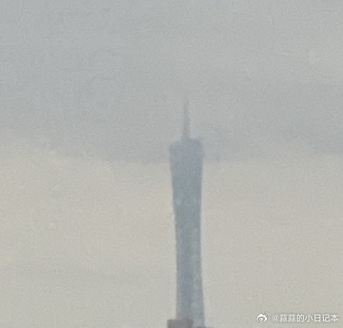 我发现我都是命运推着我做出正确的决定 搬完家躺在新房子里 觉得超级感慨...