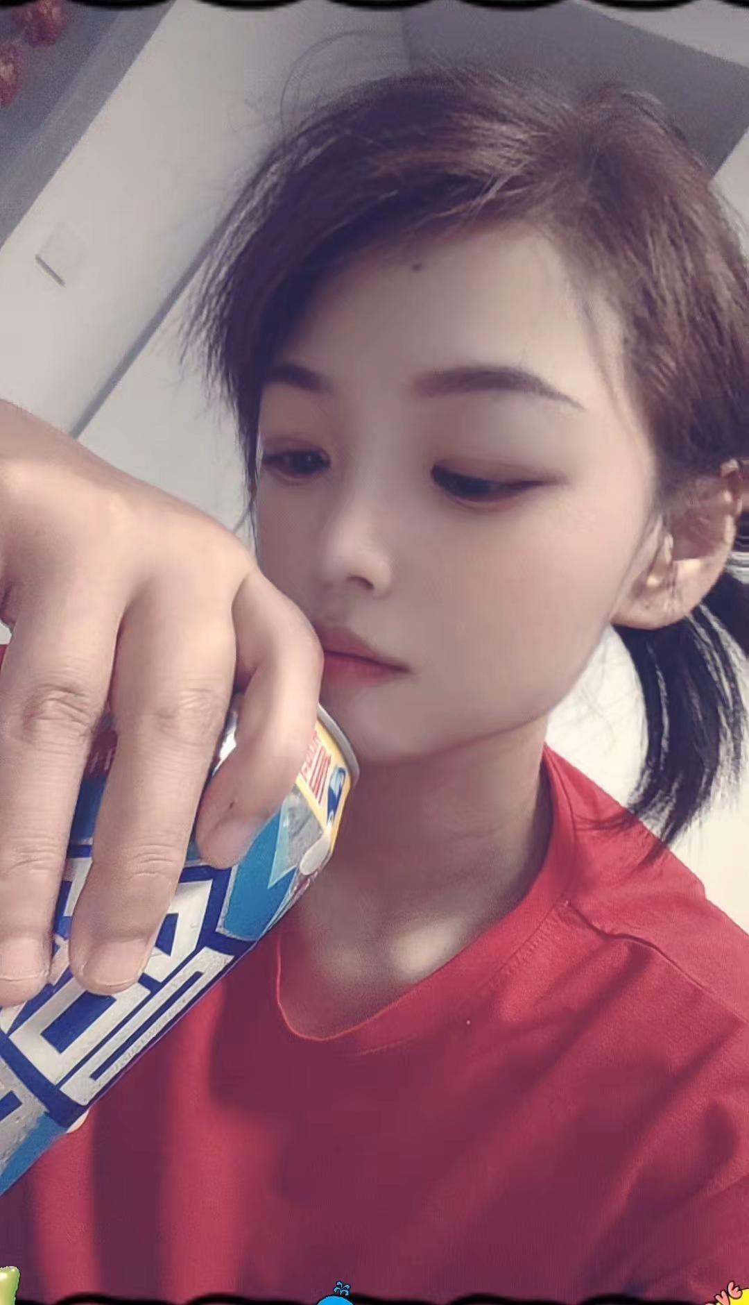 不必执着立秋奶茶的仪式感，成年人的治愈从来不是甜腻奶茶，是晚风配啤酒，所有说不出