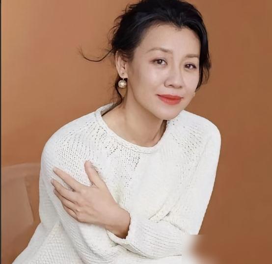 37岁，第二次躺上清宫手术台，医生看她的眼神都带着同情。2011年，8周，朝