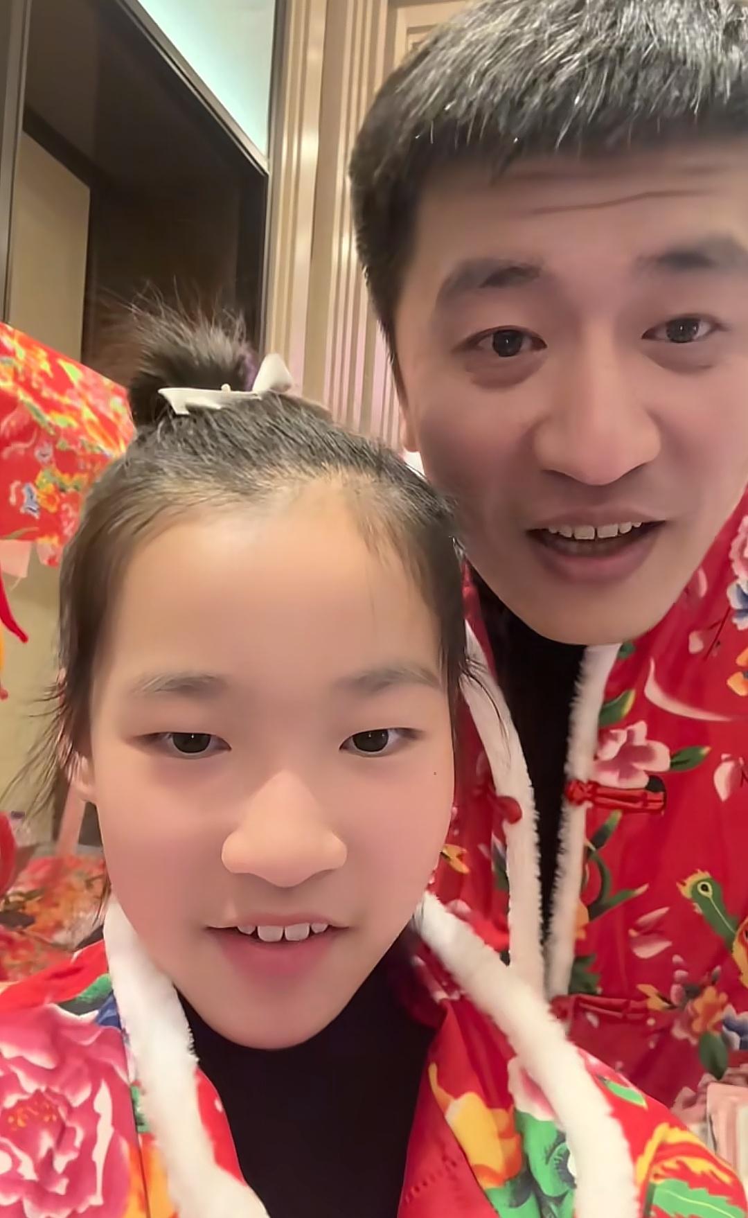 张姩菡，11岁，张雪峰的独生女，她在去年就曾许愿，希望爸爸少点忙碌、早睡早起、按