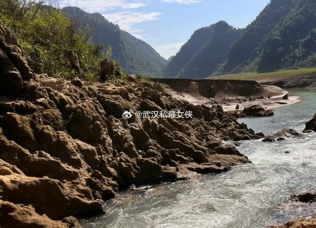 过去三十年的这些事，哪一年对你人生影响最大？1、1996年：不包分配，自主择业；