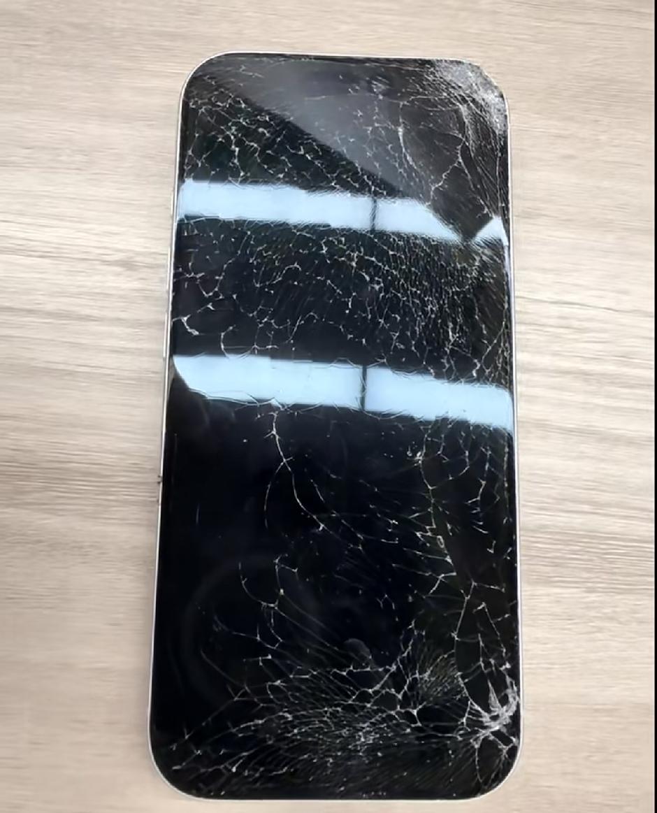 奉劝当爹的，孩子自己挣的钱，别动不动就砸！我表弟今年16岁，正在读职高。暑假