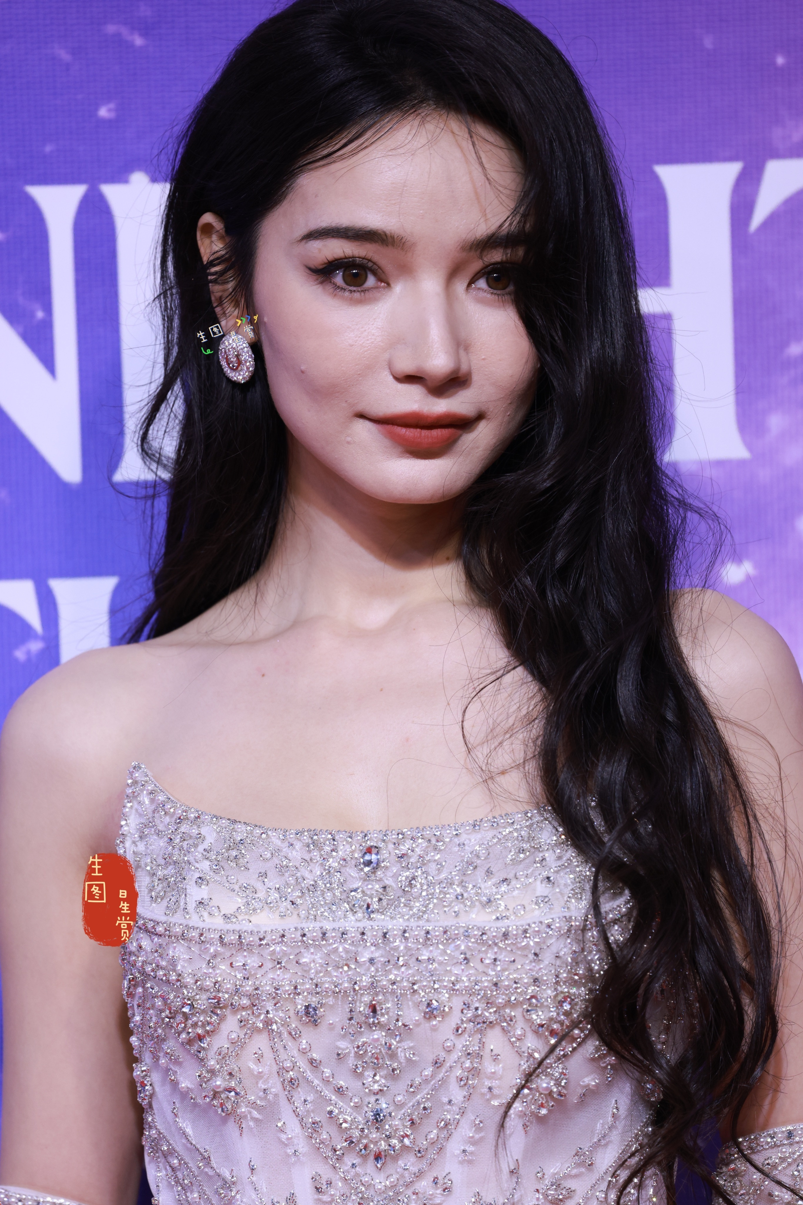 代斯心光盛典红毯生图秀发披肩属实硬美心光年度时尚盛典