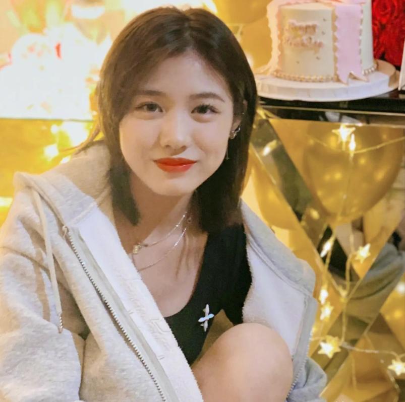 网络流传一段访谈片段：汪峰公开身高176cm，有说法称他聊起大女儿时，表示女儿