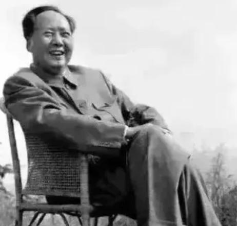 毛泽东当年的担心，如今一件件成真！他早就直言不讳：中国绝不能盲目照搬西方，强推农