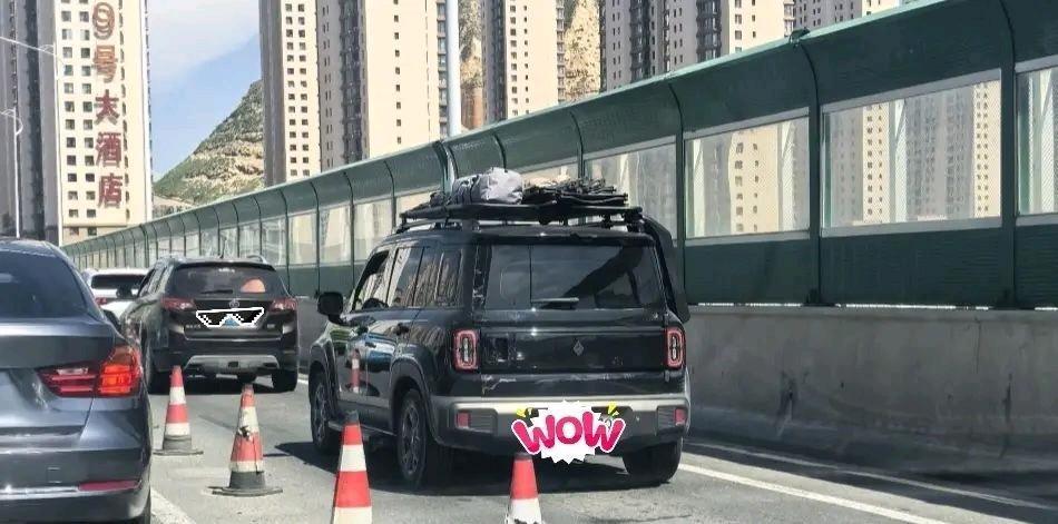坦克50见过吗?长城汽车啥时候出的新车?兄弟们,要被笑死了!路上看到一辆车,