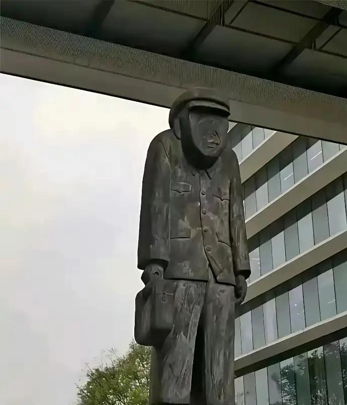 这个雕像，到底有什么含义？